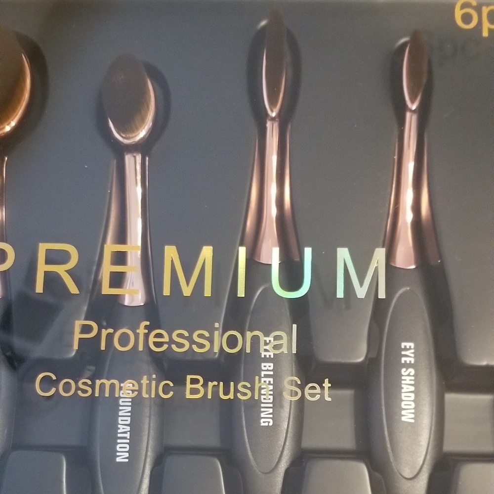 Oval cosmetic brushes - Picture 3 of 4